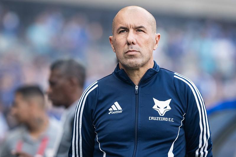 cec_informs_'s tweet image. &quot;Com certeza não vamos fazer iguais os rivais, que tem outros objetivos fortes e fazem investimentos para cumprir os objetivos. A gente quer os jogadores para melhorar o efetivo, isso que queremos.&quot;

Leonardo Jardim