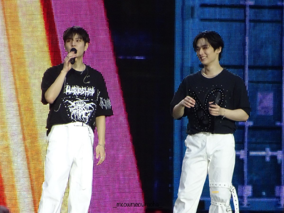 _meowmeowracha_'s tweet image. My two fountains of happiness π
#Seungmin #μΉλ―Ό
#LeeKnow #리λ
Έ
#2Min #ι’ε©ε±ζ© #κ°κ΄μ¦
#StrayKids
#dominATE_Paris
#dominATE_Paris_D2