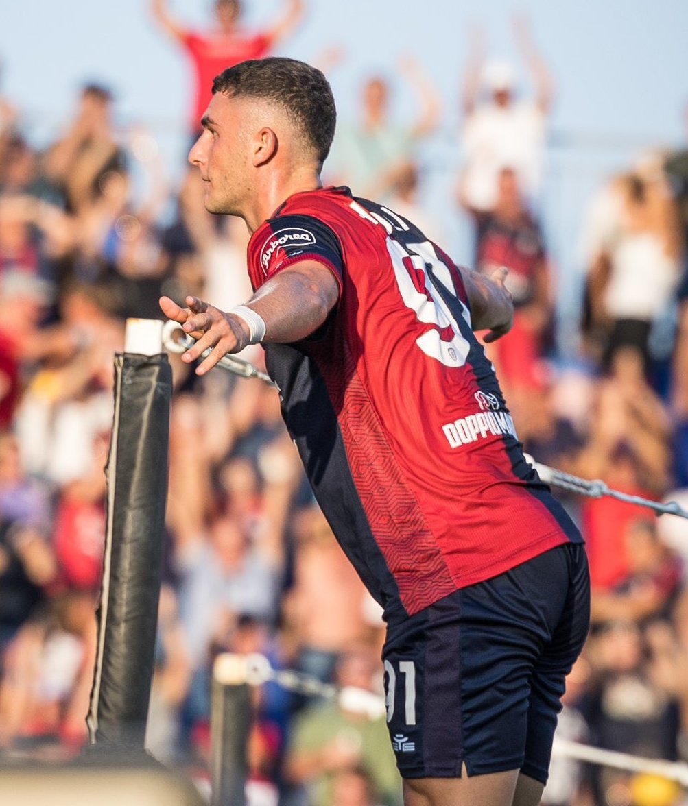 FT_Italiano_'s tweet image. 💰🔴 El Cagliari ha comunicado a Benfica y West Ham que quiere 30M€ por Roberto Piccoli y no se harán descuentos.
Los rossoblù lo ficharon hace apenas unas semanas por 12,5M€ tras ejercer la opción de compra (cedido por la Atalanta).
🗞 - Corriere dello Sport