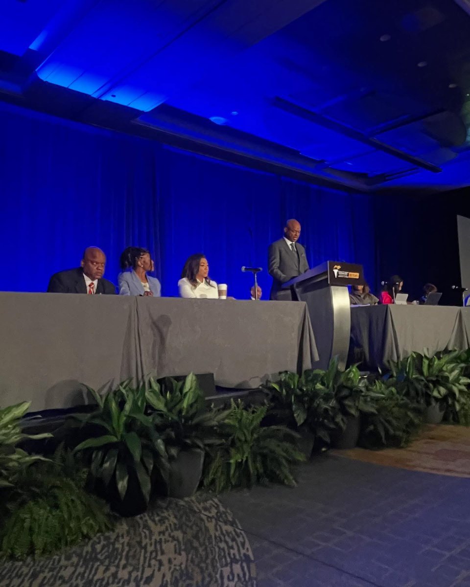 SpeakerWelchIL's tweet image. I was honored to welcome the National Bar Association to Chicago for their 100th Annual Convention.  The NBA is the oldest and largest national network of prominent judges and lawyers, and has always been at the forefront of the fight for civil rights in this country.  Now more…