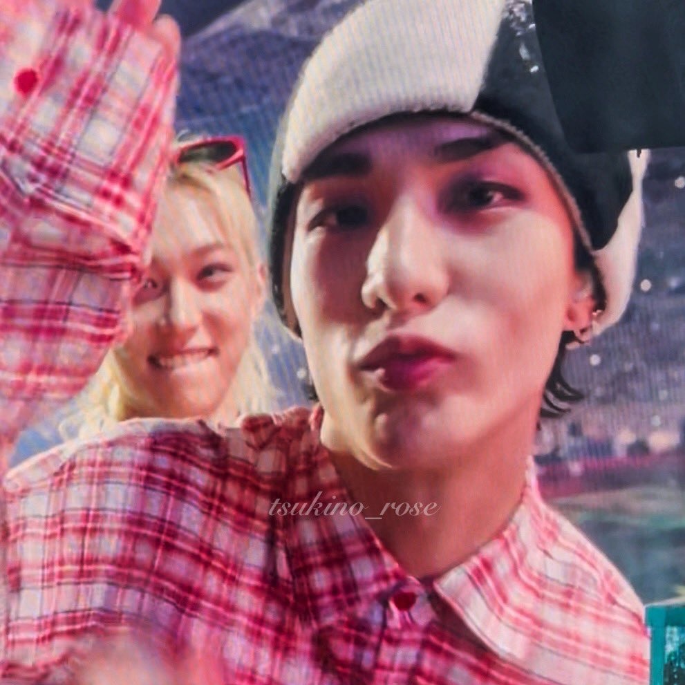 Roj_lix8's tweet image. Felix always finds hyunjin cute