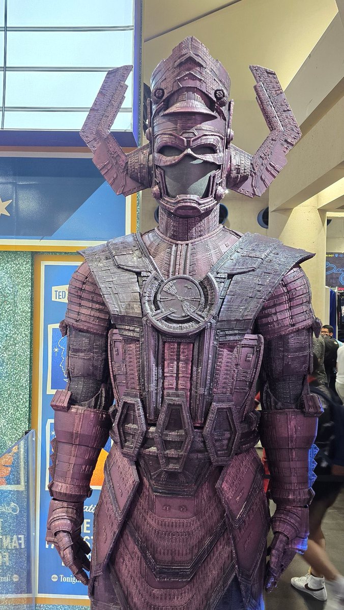 TheLokiLad's tweet image. El vestuario de Galactus de 'The Fantastic Four: First Steps' en el San Diego ComicCon
#SDCC