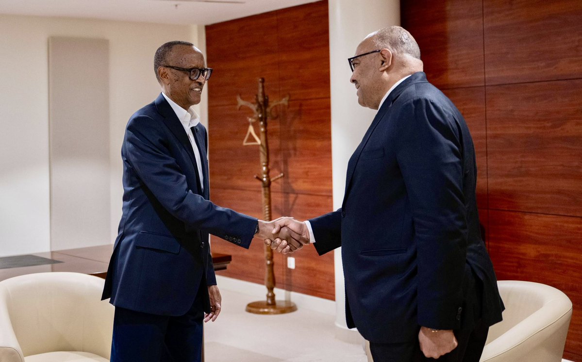 rutaraka's tweet image. 📍Kigali, Rwanda
🇹🇿🇷🇼
Waziri wa Mambo ya Nje na Ushirikiano wa Afrika Mashariki, Mhe. @mahmoudkombo (Mb), amekutana na Rais wa Jamhuri ya Rwanda, Mhe. Paul Kagame, Ikulu ya Kigali, Rwanda.
Viongozi hao wameangazia ushirikiano uliopo kati ya Tanzania na Rwanda pamoja na matunda…
