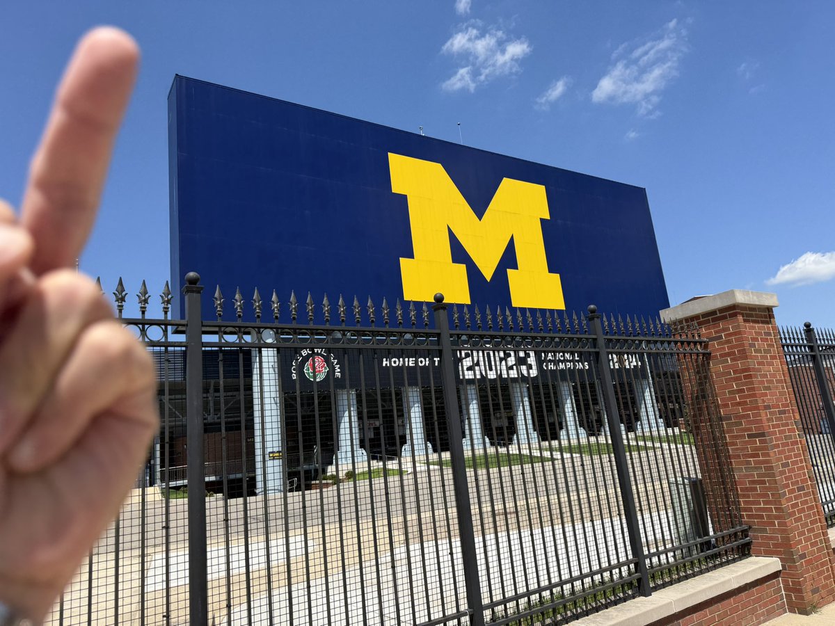 longbeachmike73's tweet image. Stopped in a shithole country today. Smelled like vegan burgers &amp;amp; cowardice.  uM considering themselves a “blue blood” program based on:
2023 ❌ stolen
1997 BCS champion was LSU
1947 &amp;amp; 48 sweet, must’ve been lit. 
Toledo has more tradition.  @intrinsicvalyou
