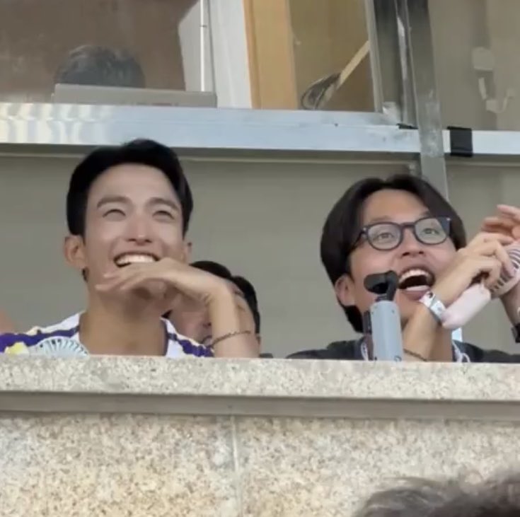 eladk3's tweet image. are they both wearing their matching bracelets? 🥺