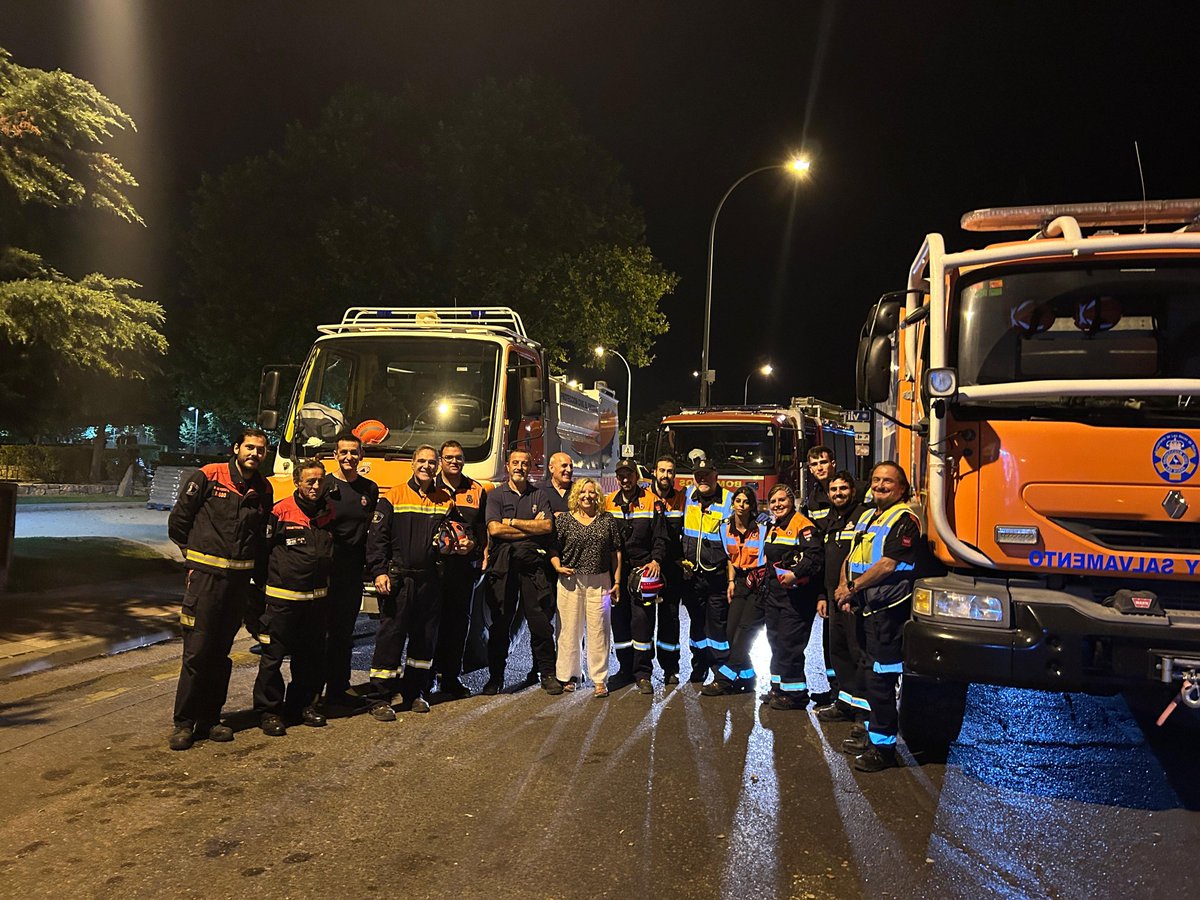 Protección Civil Collado Villalba (@protecvillalba) on Twitter photo Finalizamos las Fiestas de Santiago Apóstol con los tradicionales fuegos artificiales.
Desplegamos 16 componentes (8 Villalba, 3 <a href="/LasRozasPCivil/">PCivil Las Rozas</a>, 3 <a href="/PCivilEscorial/">PCivil El Escorial</a>, 2 Villanueva del Pardillo) con 2 Bombas Forestales Pesadas, 1 Bomba Forestal Ligera, 1 ambulancia SVB y un Finalizamos las Fiestas de Santiago Apóstol con los tradicionales fuegos artificiales.
Desplegamos 16 componentes (8 Villalba, 3 <a href="/LasRozasPCivil/">PCivil Las Rozas</a>, 3 <a href="/PCivilEscorial/">PCivil El Escorial</a>, 2 Villanueva del Pardillo) con 2 Bombas Forestales Pesadas, 1 Bomba Forestal Ligera, 1 ambulancia SVB y un