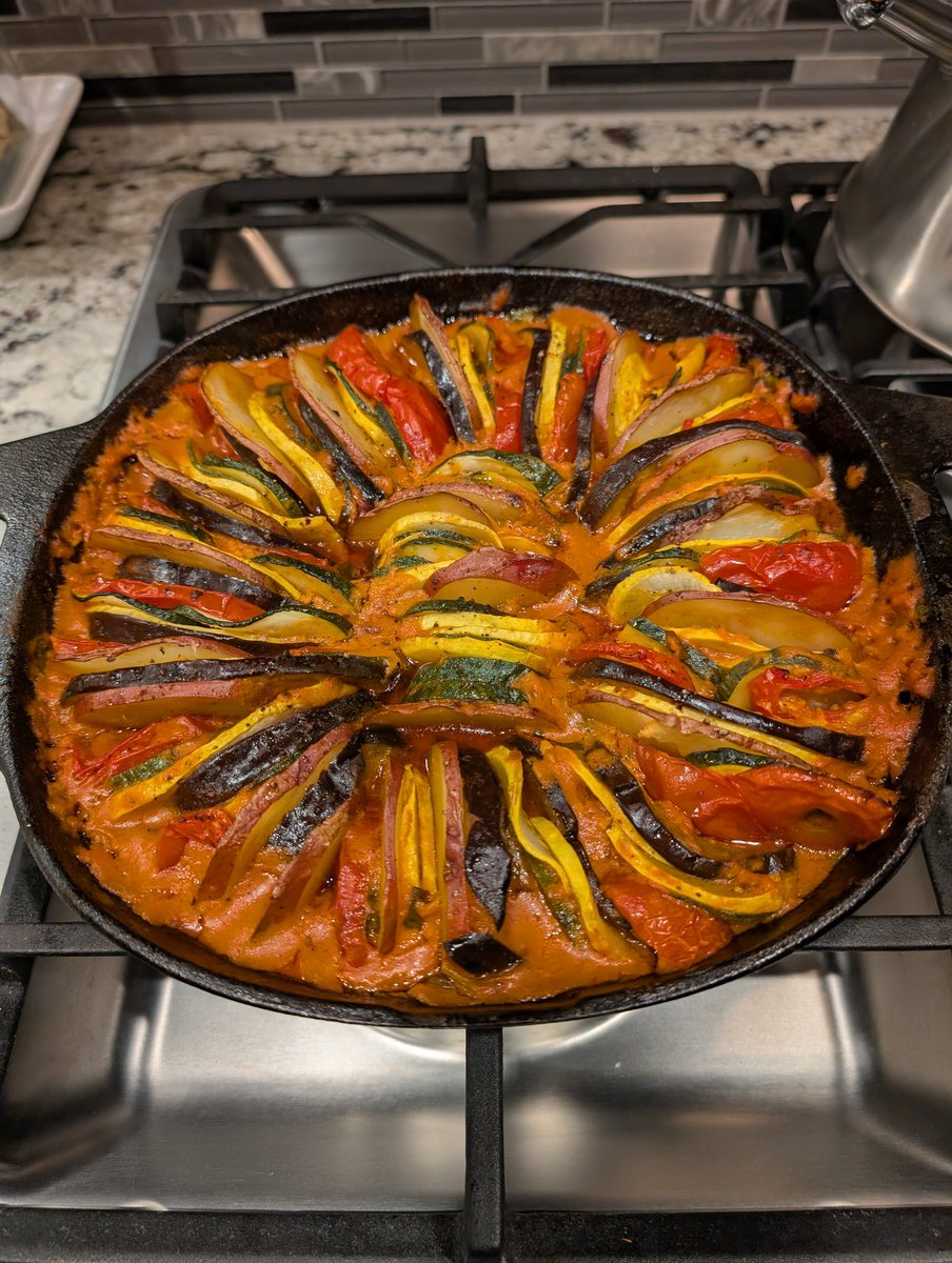 Tonight it's my version of ratatouille. The hubby loved it.. success! 🤤
#Foodie #Sunday #dinner #food #Ratatouille #sundaymood