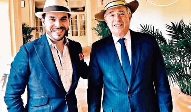 Abelardo De La Espriella Fans (@abelardoefans) on Twitter photo Álvaro Uribe Vélez es inocente.
Entregó su vida entera y su alma combativa por defender la patria.
Hoy lo quieren ver caído, envuelto en un caso oscuro y funesto.
Ojalá, más temprano que tarde, se empiece a tratar, con el respeto que se merece, al Gran Colombiano.
<a href="/defensoresco/">Defensores de la Patria</a> Álvaro Uribe Vélez es inocente.
Entregó su vida entera y su alma combativa por defender la patria.
Hoy lo quieren ver caído, envuelto en un caso oscuro y funesto.
Ojalá, más temprano que tarde, se empiece a tratar, con el respeto que se merece, al Gran Colombiano.
<a href="/defensoresco/">Defensores de la Patria</a>