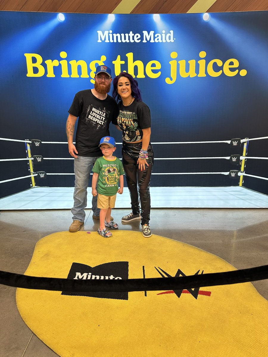 Veryraredillon's tweet image. @itsBayleyWWE Me and Jax met Bayley today! Great experience and worth the wait! And ofc Jax had to put on a show for her!🤣❤️ #wwe