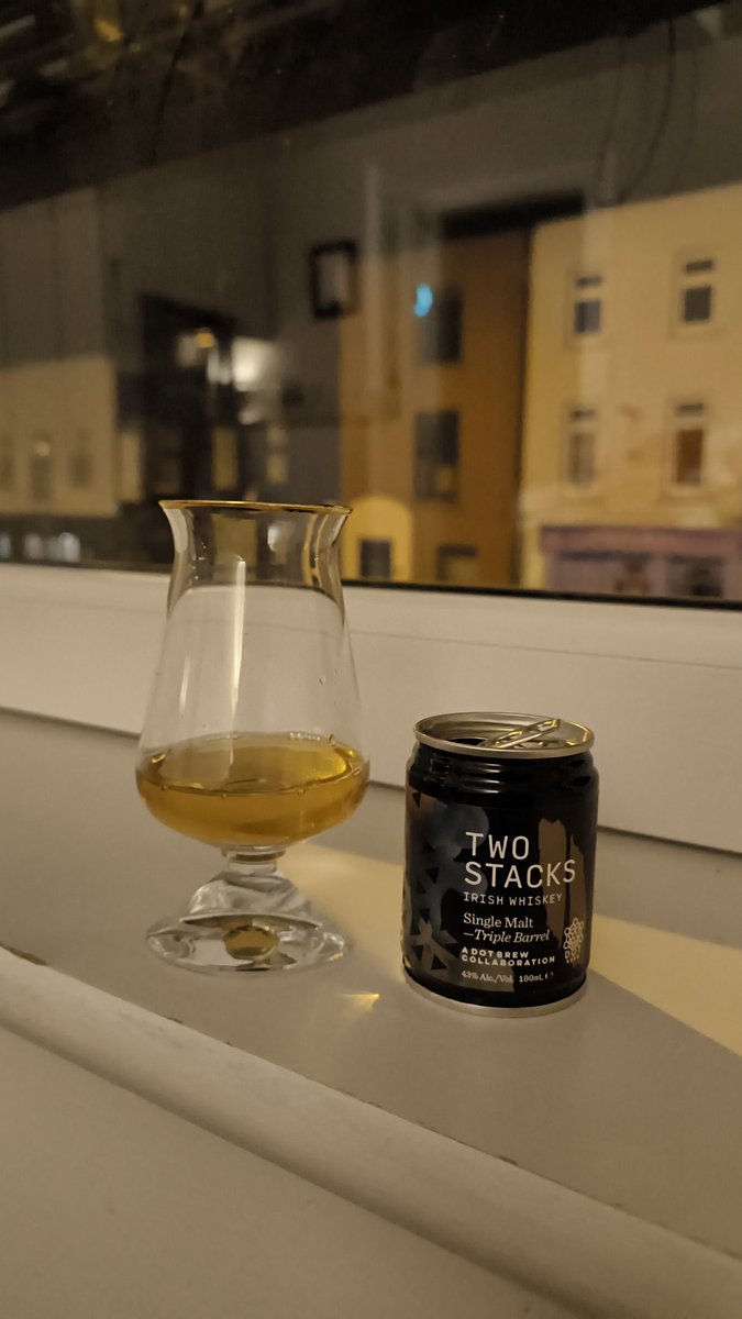 It's #MidnightFlange time.  <a href="/TwoStacksWhisky/">Two Stacks Whiskey</a> Single Malt Triple Barrel <a href="/DOT_Brew/">DOT brew</a> collaboration #Stacked 🥃🐢💥 #TuathonTour