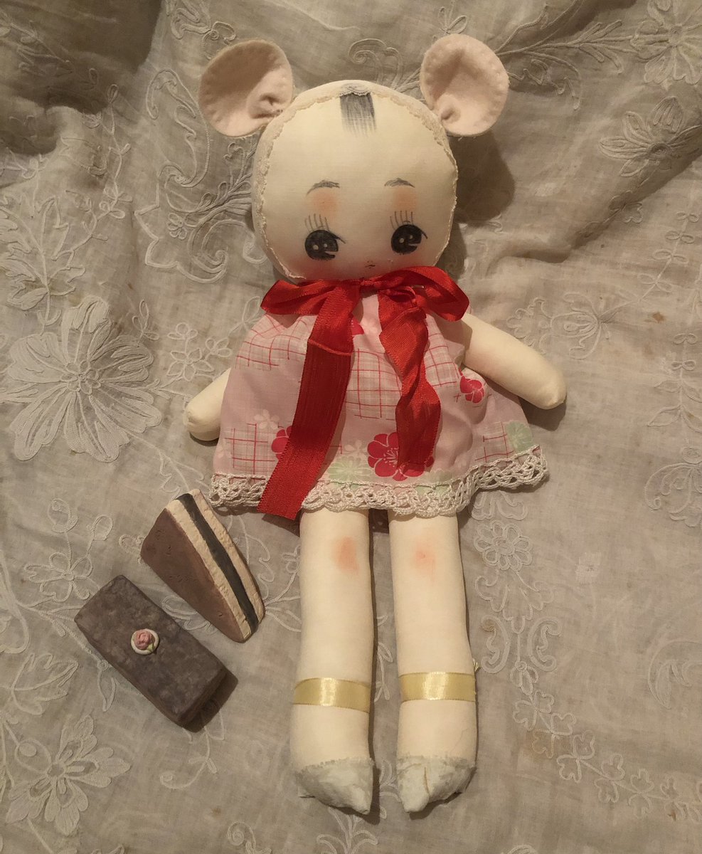 su_pico's tweet image. 今日は過去作った文化人形の写真のページ作れるといい