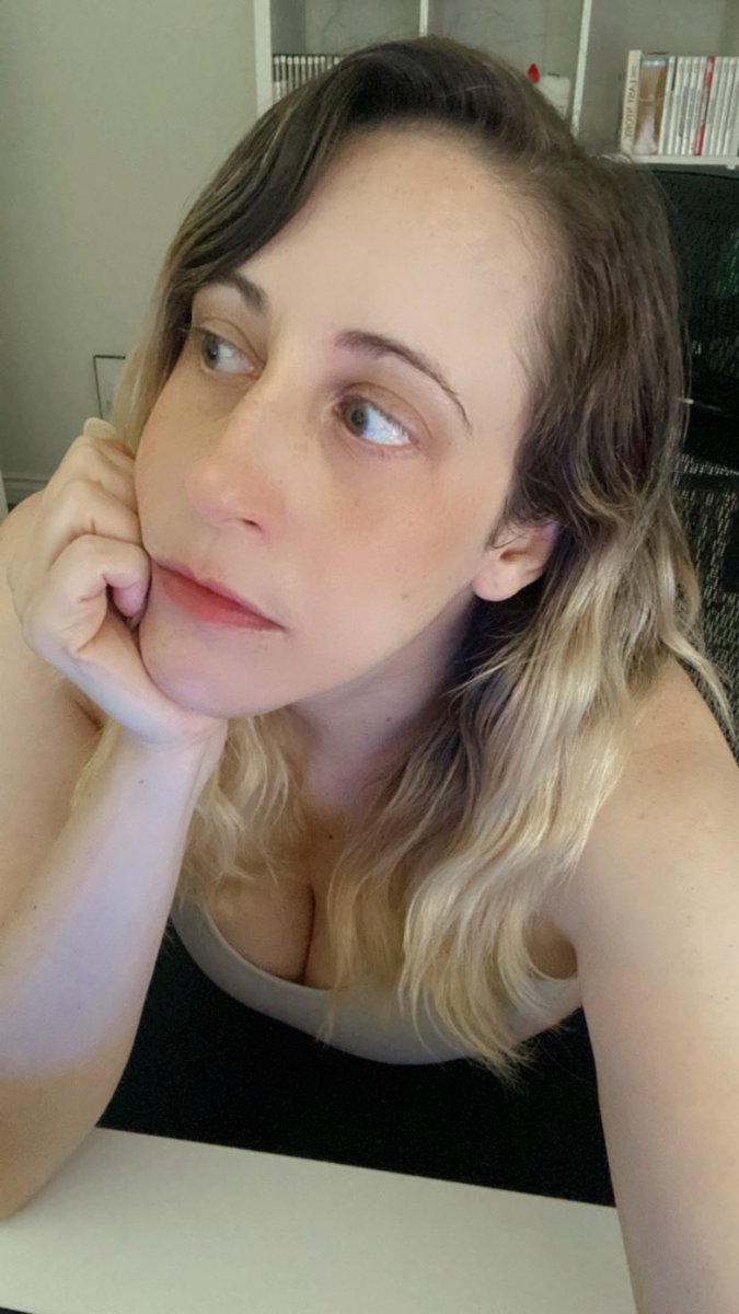 RachaelCamui's tweet photo. I fucked up. I put lunges back in my workout (I hate them) and I can’t walk today. 🤣 https://t.co/JsLOCXUNWp
