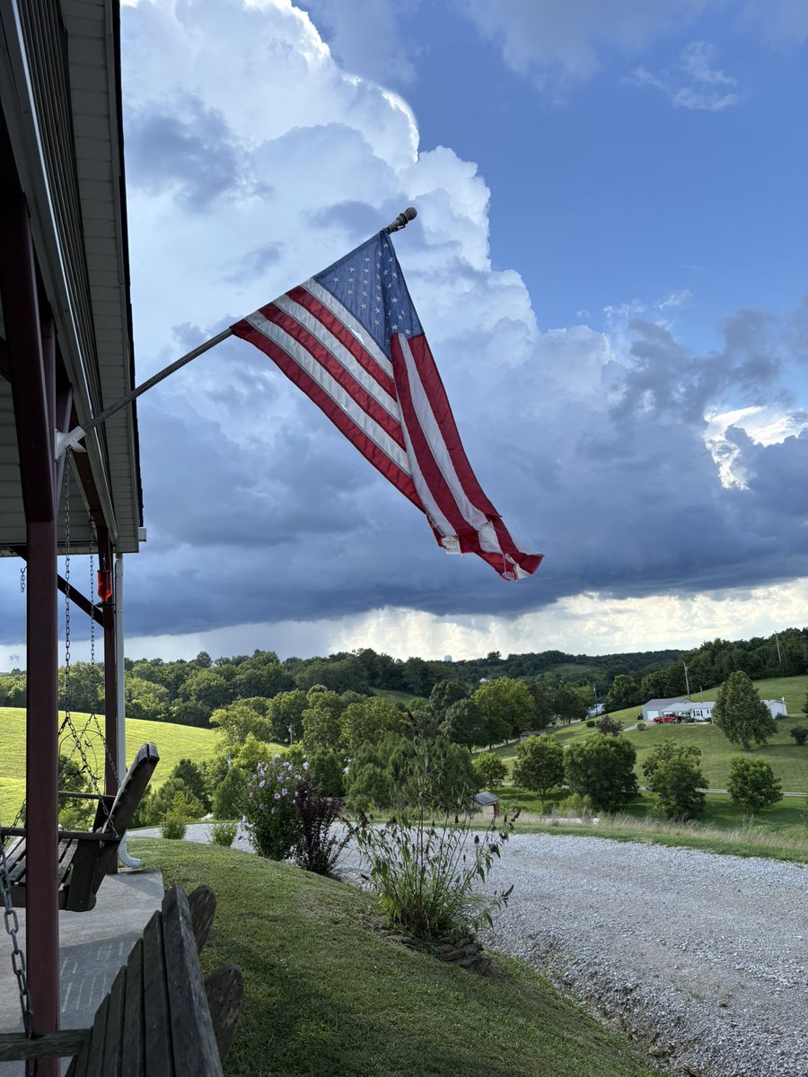 blufeatherz's tweet image. I pledge allegiance to the Flag of the United States of America, and to the Republic for which it stands, one Nation under God, indivisible, with liberty and justice for all. @Kentuckyweather