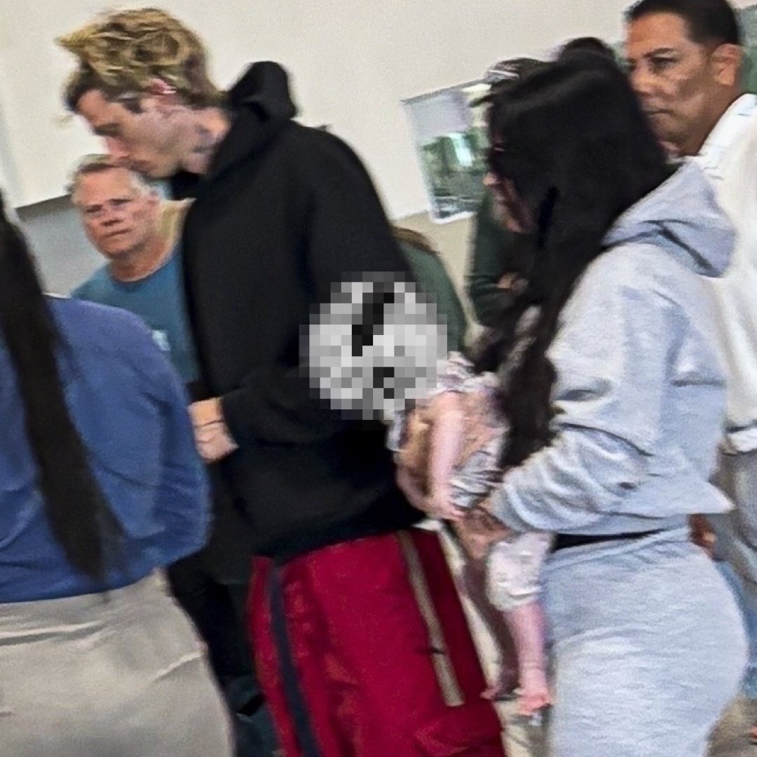 DEUXMOI EXCLUSIVE…Machine Gun Kelly and Megan Fox seen vacationing together with their baby, Saga Blade Fox-Baker 📸 @backgrid_usa