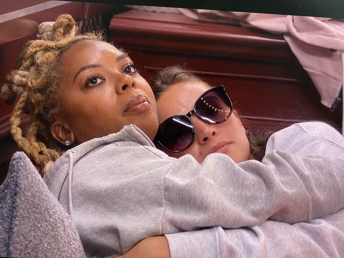 EmilioZ323's tweet image. Social game 😁 #bb27