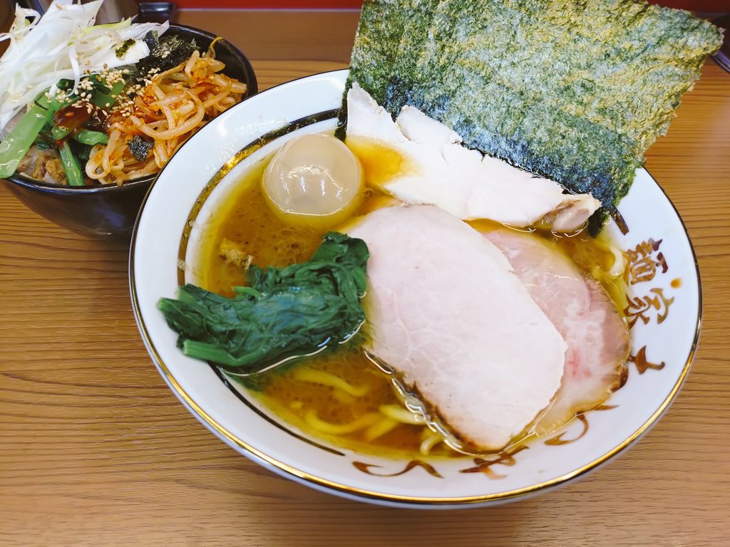 麺家たいせいさんの特選ラーメンとビビン丼☆
夏のカエシ柑橘の風味がすごく良くて美味しかったしビビン丼もめっちゃ美味しかった♪
やっぱサイコーですわー♪
 #ラーメン  #麺家たいせい  #麺活  #中野坂上