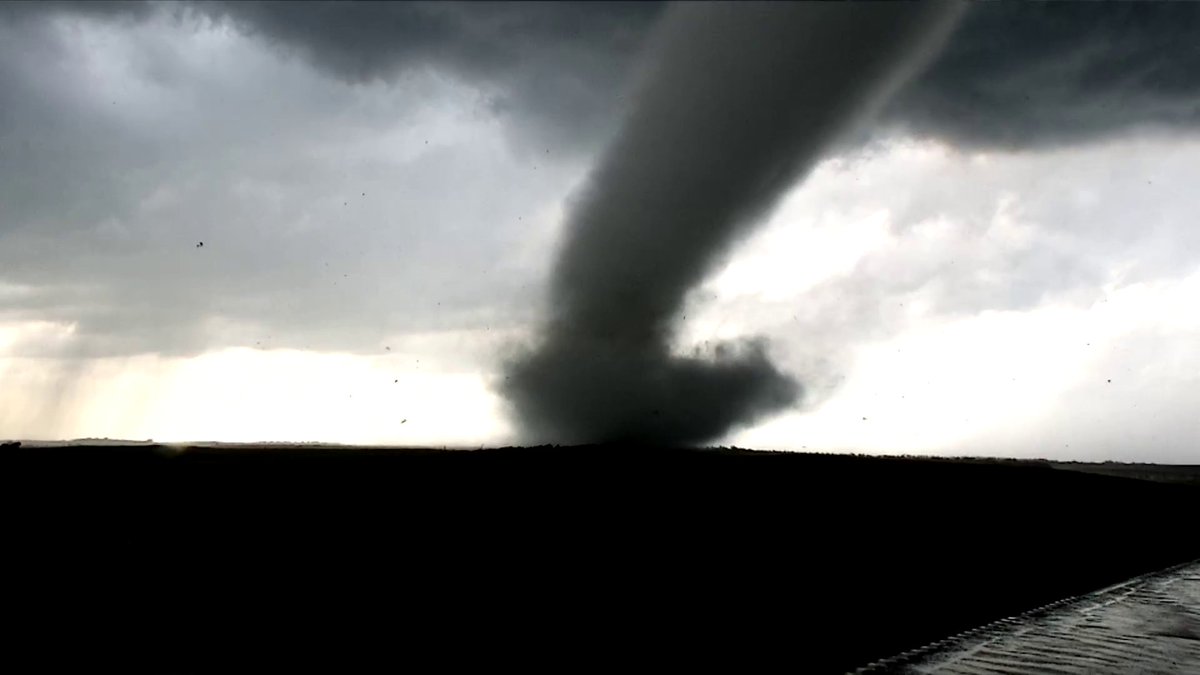 Holy Holy Holy..

📍Watertown, SD, USA

Photo's Courtesy of Brandon Copic

#wxtwitter #wxX #SDwx #weather #tornado