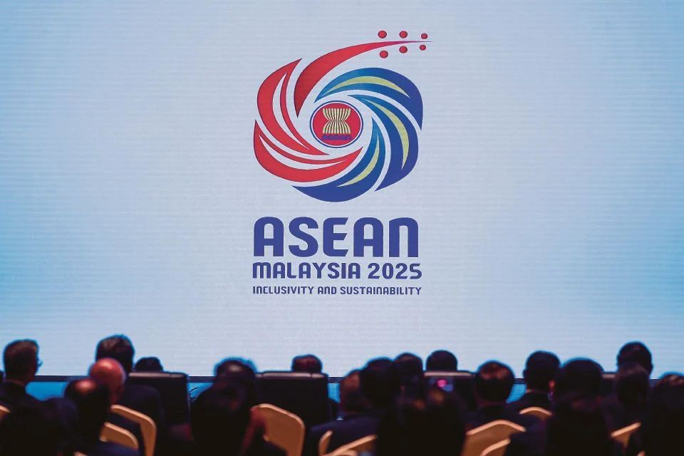 EkonomiRakyatMY's tweet image. Kedua-dua pemimpin Thailand dan Kemboja akan tiba di Malaysia hari ini bagi menjalankan rundingan untuk menyelesaikan konflik di sempadan

Sesi rundingan ini dijadualkan pada jam 3.00 petang dengan Perdana Menteri, Anwar Ibrahim dilaporkan akan mempengerusikan mesyuarat tersebut