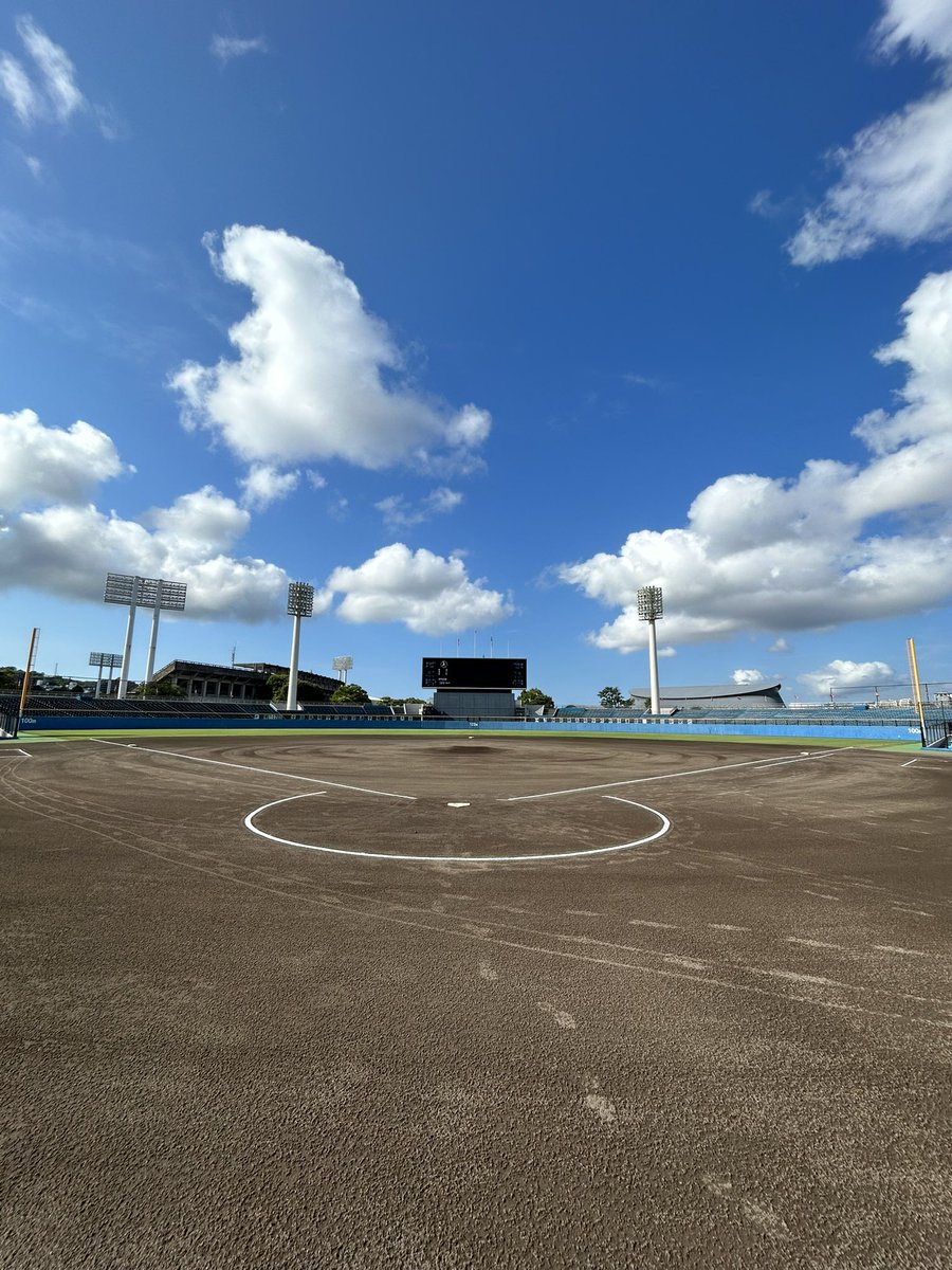 試合前の静寂。
静岡大会決勝
聖隷クリストファーvs静岡

静岡朝日テレビで午前9時55分から実況生中継です。
解説 鈴木平さん、増井浩俊さん
実況 片山真人
リポート 笹村朱里、嶋田光希