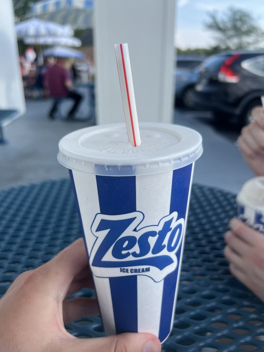 OneNationJustin's tweet image. Always gotta treat myself to a Zesto Boston Cooler! 😋🍦