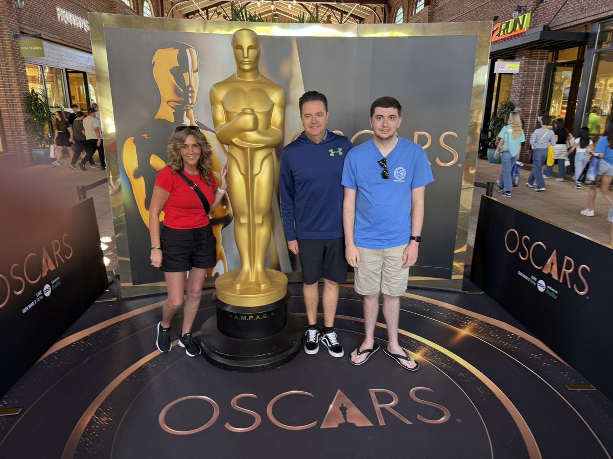 alec_behan's tweet image. Happy National Parents Day from my mom and dad!