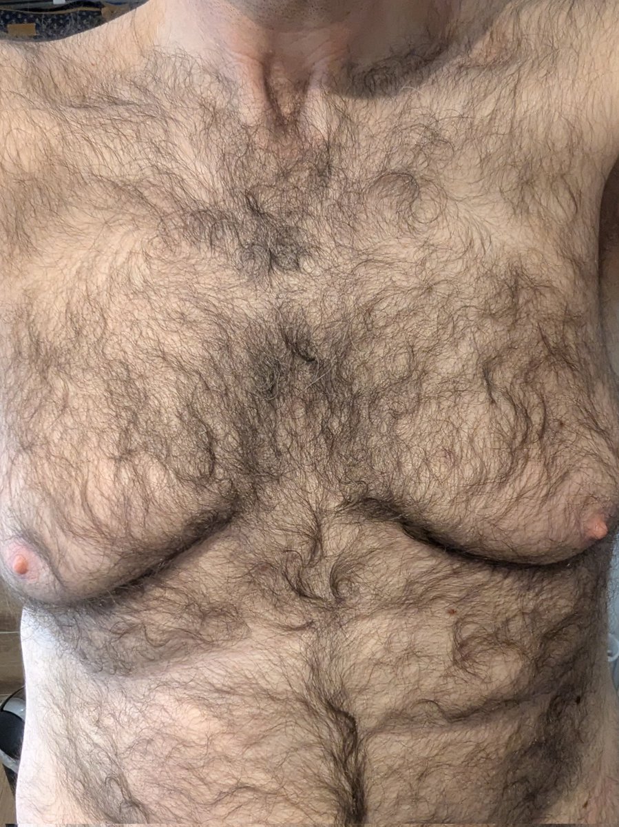 Wer möchte kuscheln und kraulen?
#gayhairy #hairygay #hairydaddy
