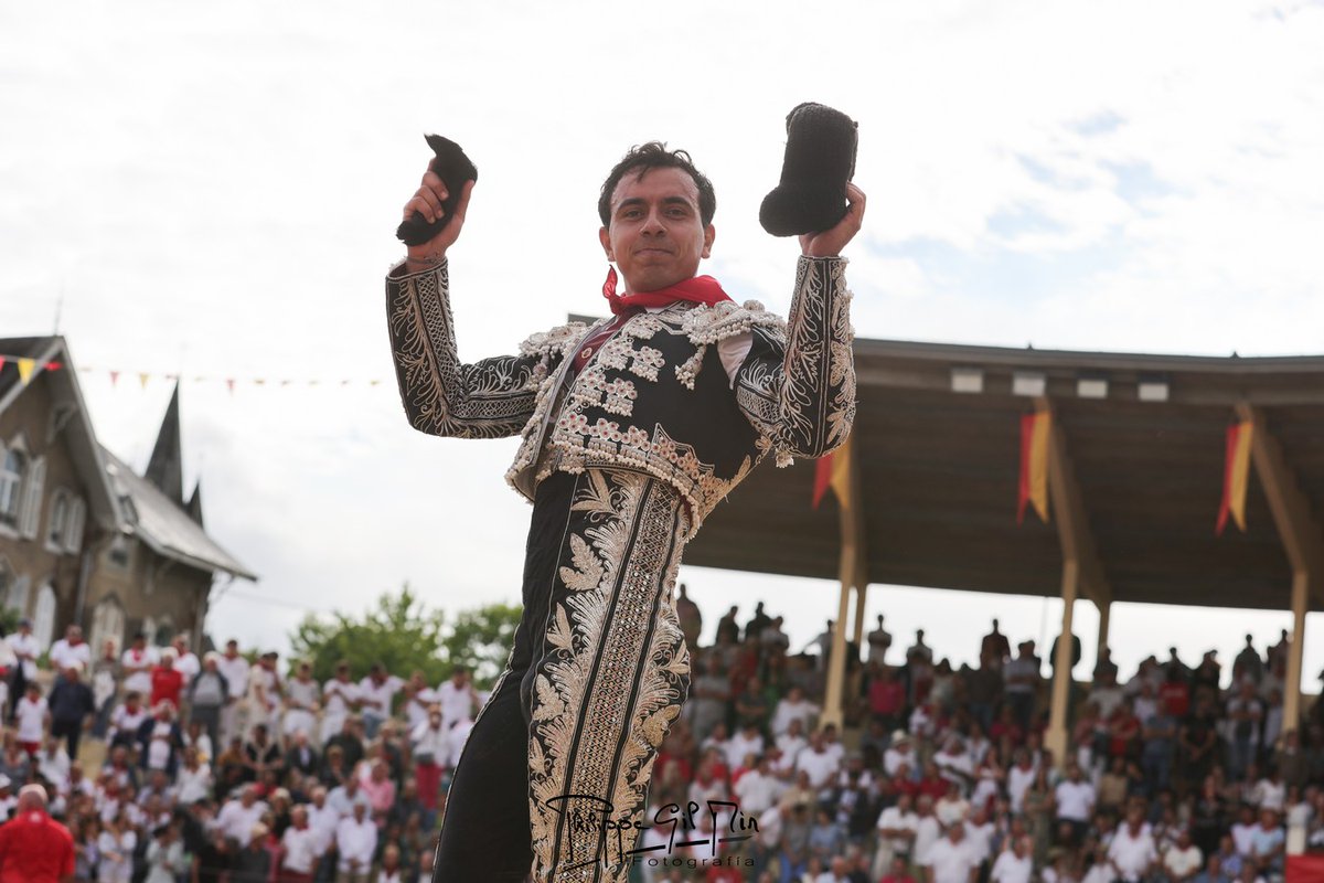 📝 CRÓNICAS

👉 Juan de Castilla y Francisco Montero, orejas en Orthez
chicuelinasytafalleras.com/cronicas/juan-…

📸 Philippe Gil Mir