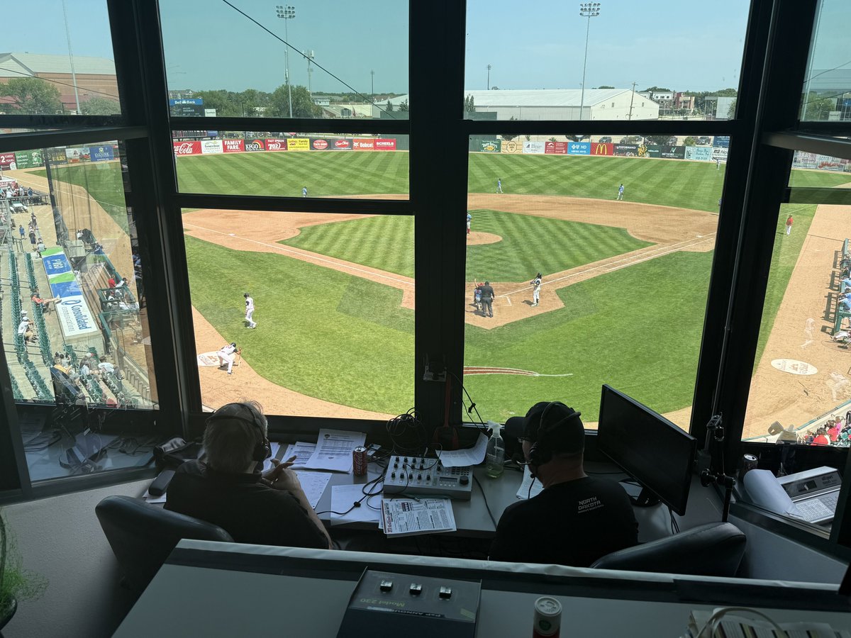 North Dakota Women's Basketball tweet media