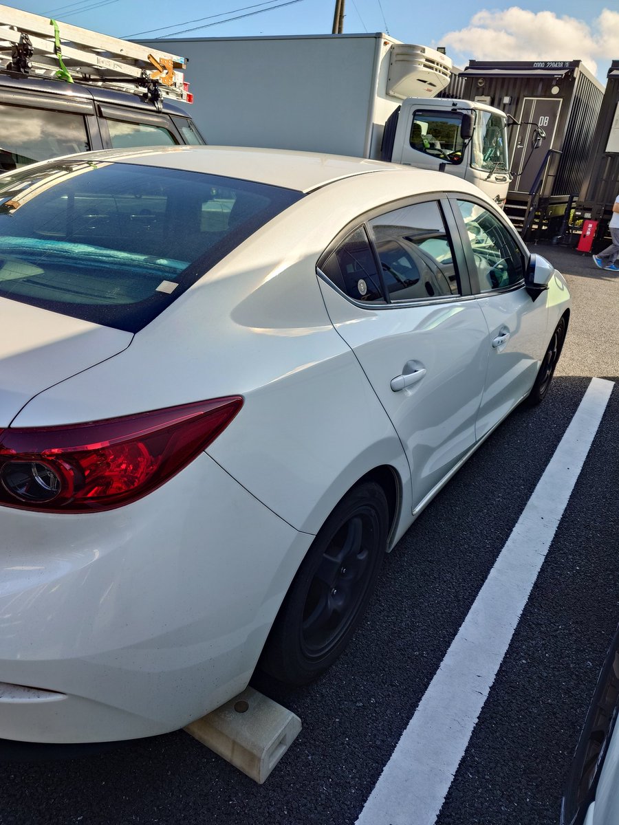 zurayan's tweet image. ばいばいおもしろいへんなおねぇさん