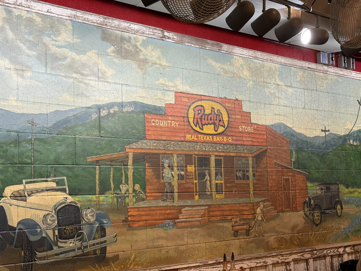rhendrix69's tweet image. Only in Texas, amazing BBQ restaurant with gas pumps out front.