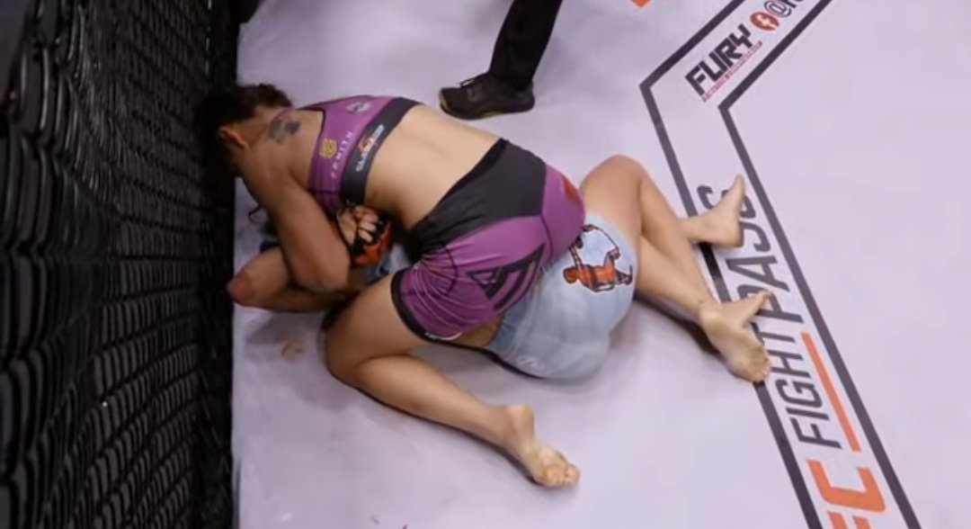 Bella Mir gets the win via kimura in R1 #FCS14