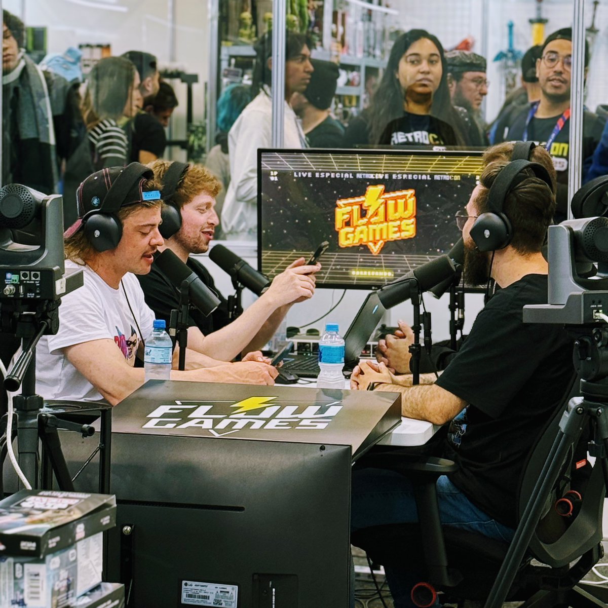 oTulkas's tweet image. Hoje, no último dia da Retrocon, tive a grande honra de sentar na mesma mesa que o Phoenix, Gusang e BRKsEDU pra falar de PC vs Console. Surreal poder interagir com eles.
Agradeço muito a equipe do flow que tornou isso possível com uma qualidade monstra em meio ao evento. ❤️🙏
