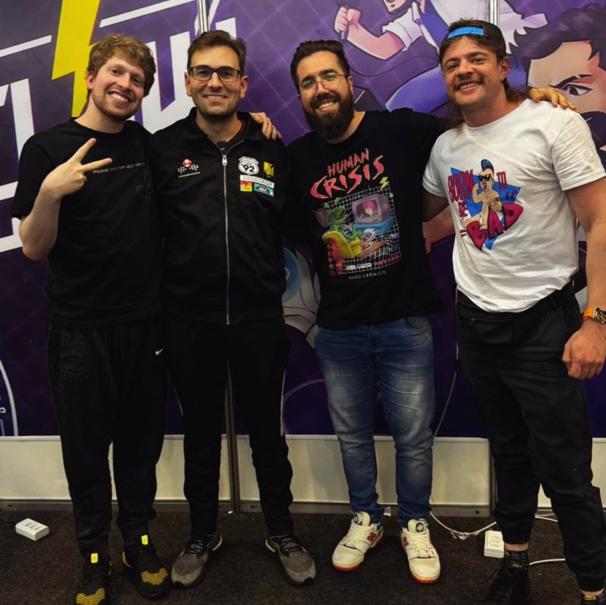 oTulkas's tweet image. Hoje, no último dia da Retrocon, tive a grande honra de sentar na mesma mesa que o Phoenix, Gusang e BRKsEDU pra falar de PC vs Console. Surreal poder interagir com eles.
Agradeço muito a equipe do flow que tornou isso possível com uma qualidade monstra em meio ao evento. ❤️🙏