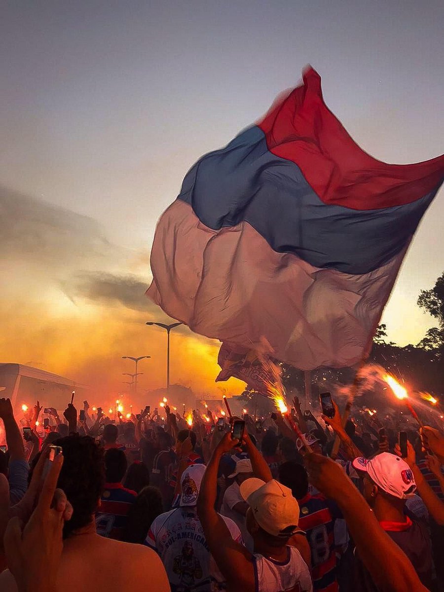 A festa tricolor nas ruas cariocas não pode faltar! É campeãoooooooooo 🇫🇷🇫🇷