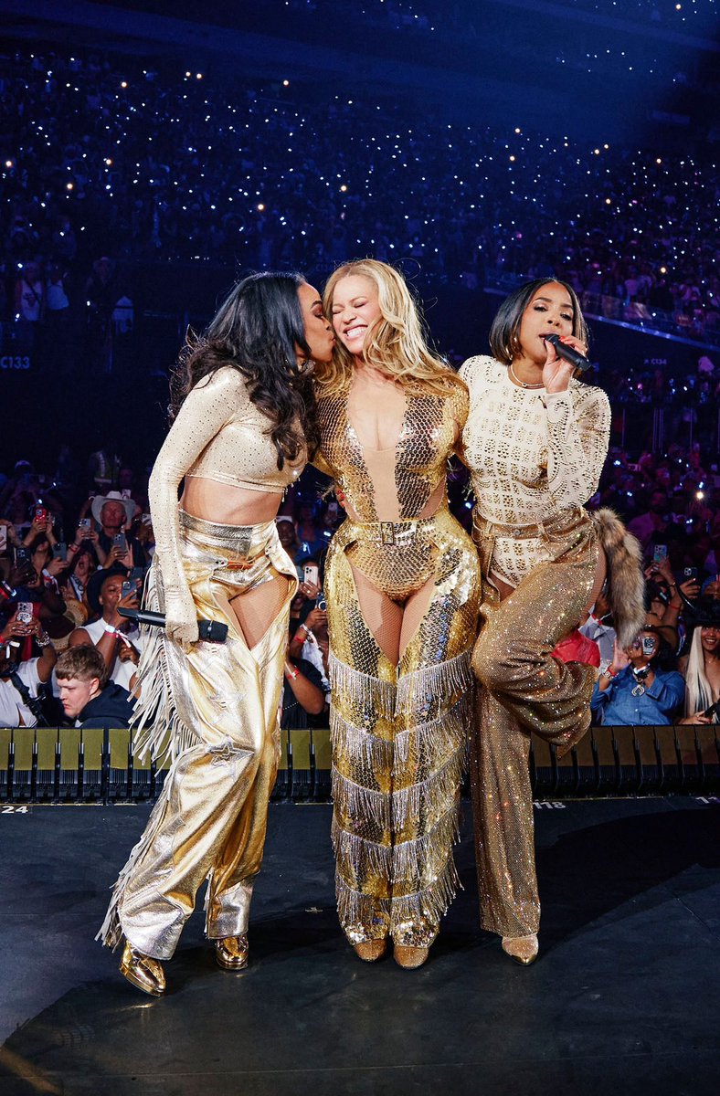 beyoncivy's tweet image. foto linda ❤️