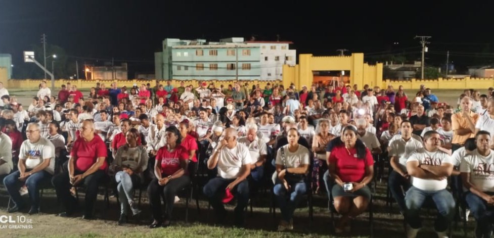 GHNordelo5's tweet photo. Nuestros hermanos santiagueros tienen el privilegio de conmemorar el #26DeJulio en el mismo lugar donde se forjó la historia. #Cuba #CDRCuba #LaLuchaNoHaCesado https://t.co/rQbcU8SPjB