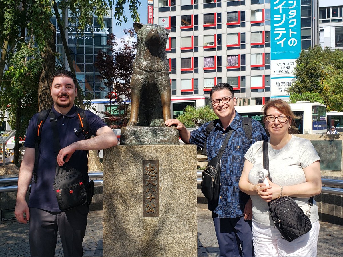 We went to Shibuya to visit Hachikō a few days ago! You should see the 1987 film, Hachikō Monogatari. I cried through the whole thing...