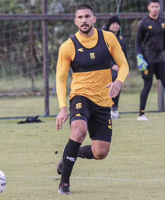 analyticspyfut's tweet image. 🛡️ Mario López (30 años, 🇵🇾) fue el jugador con más despejes defensivos [18] en el Guaraní vs. Atlético Tembetary: 11 de ellos aéreos