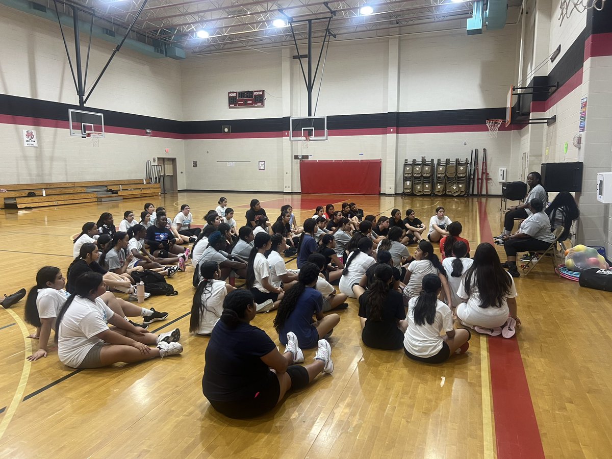 MacGeneralsVB's tweet image. Camp was amazing.  Thank you to all who attended. Uprising 7th, 8th, 9th the Route was on 🔥. @AldineSports @sam_patrickk @imcoachlew @ohthatscoachgee @TheCoachMWilli1