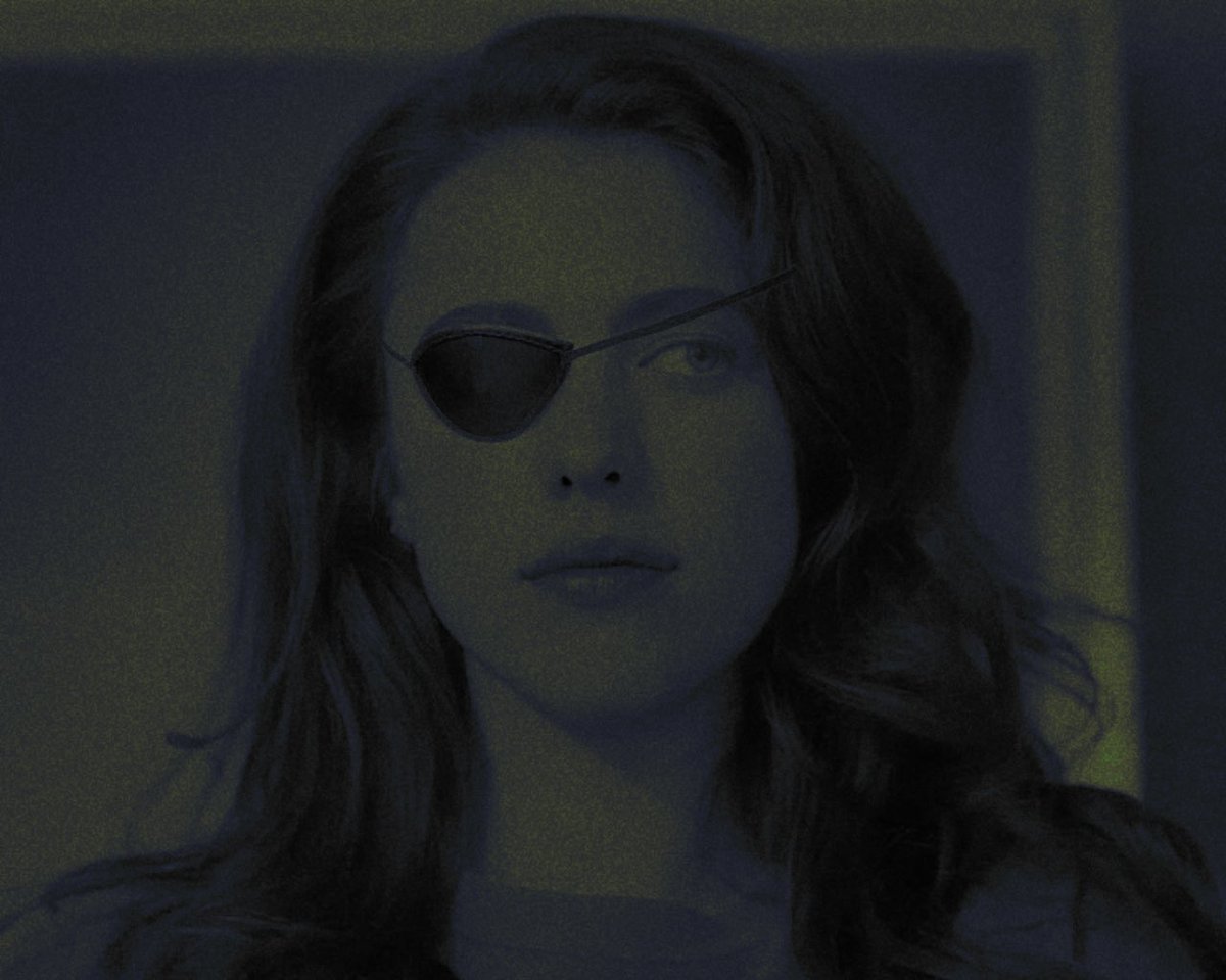 bllndedcrow's tweet image. ⠀
off the missions lara wears an eye patch that covers her eye fully but not the scar . due to her being an archaeologist on her free time 、 blamed it on the small accident during excavations .
⠀