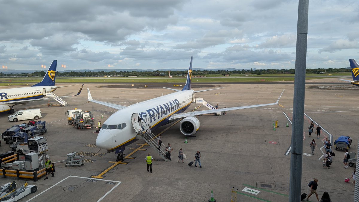 PiddlyStations's tweet image. Today&apos;s traction
EI-IJL
MAN-GRO

Late.