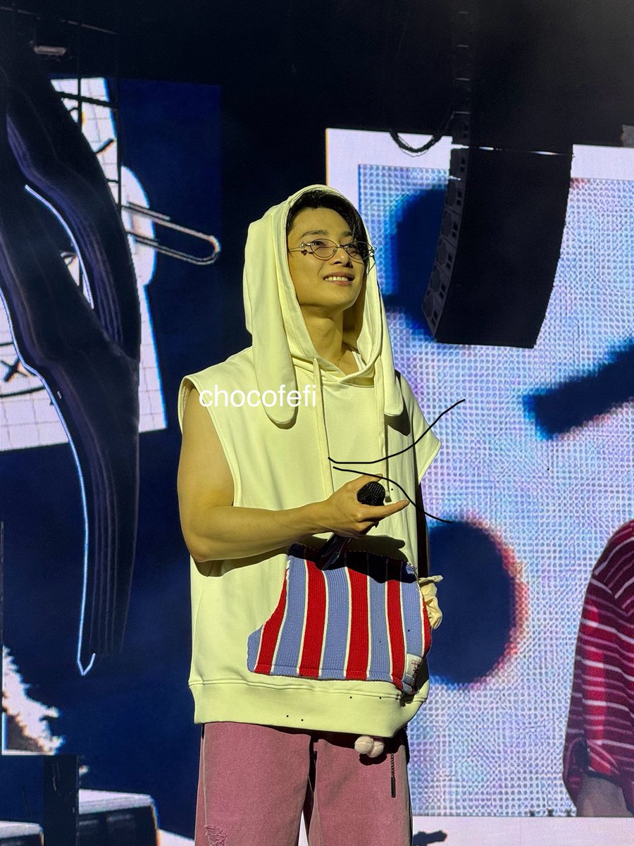 chocofefi's tweet image. i canβt believe i took this picture.
#I_N #Jeongin #dominATE_Paris #StrayKids
