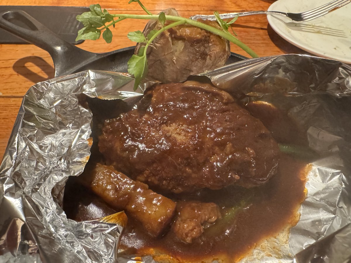 japanauthor's tweet image. Last night's supper at Tsubame Grill, Shinagawa. The restaurant first opened, initially in Shimbashi, in 1930. The signature Hamburg steak, cooked while wrapped in foil, was introduced in 1974 and quickly became the restaurant's most popular dish.