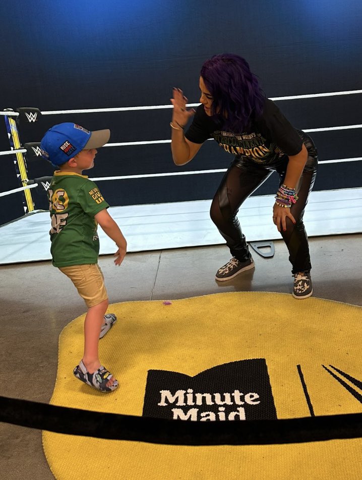 Bayleyscupcakes's tweet image. Bayley is the best role model, so cute!! 💜😭
