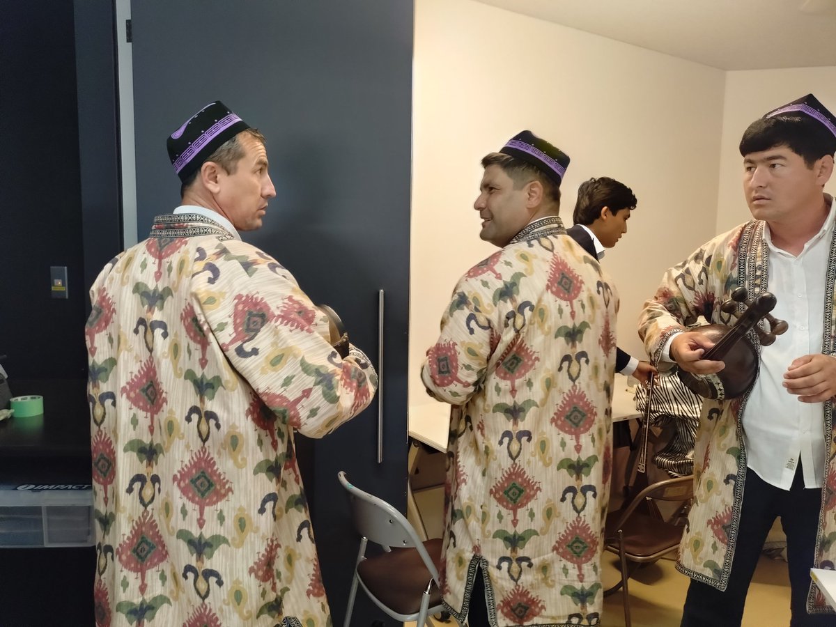 🇺🇿奈良×ウズベキスタン・サマルカンド友好交流フェスタ2025🇯🇵
2日間ありがとうございました🌞

駒﨑万集withグリスタン
（Yapon Marvaridi）での出演💜💚🩷

サマルカンドから素晴らしい音楽家やダンサーの方々来日✈️💞

雅楽などもあり、日本とウズベクの伝統音楽と舞踊たっぷりコンサートでした♪