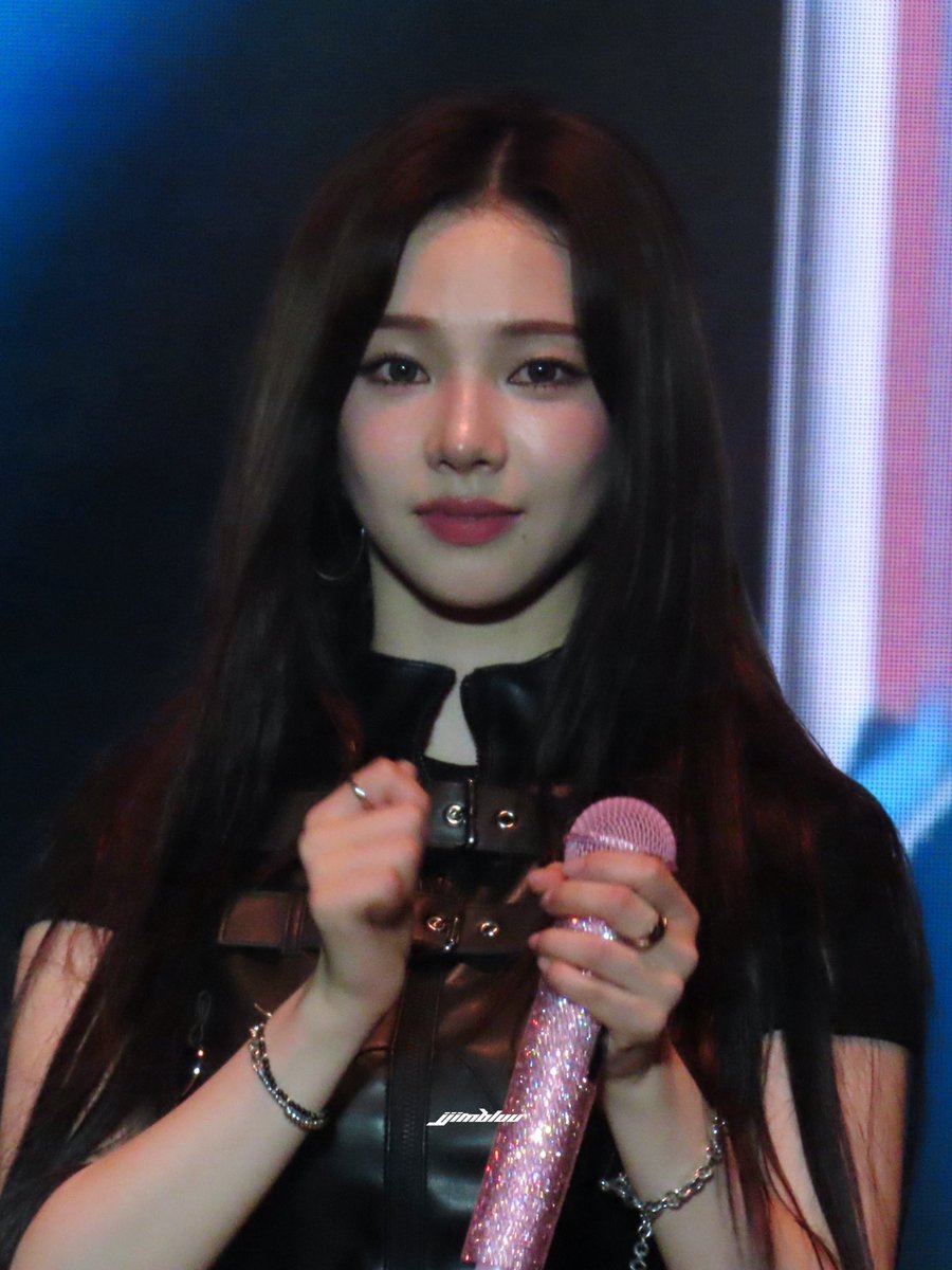 jjimbluu's tweet image. 250624 #카리나 우리 강아디 뭐해 ㅋㅋㅋㅋ
