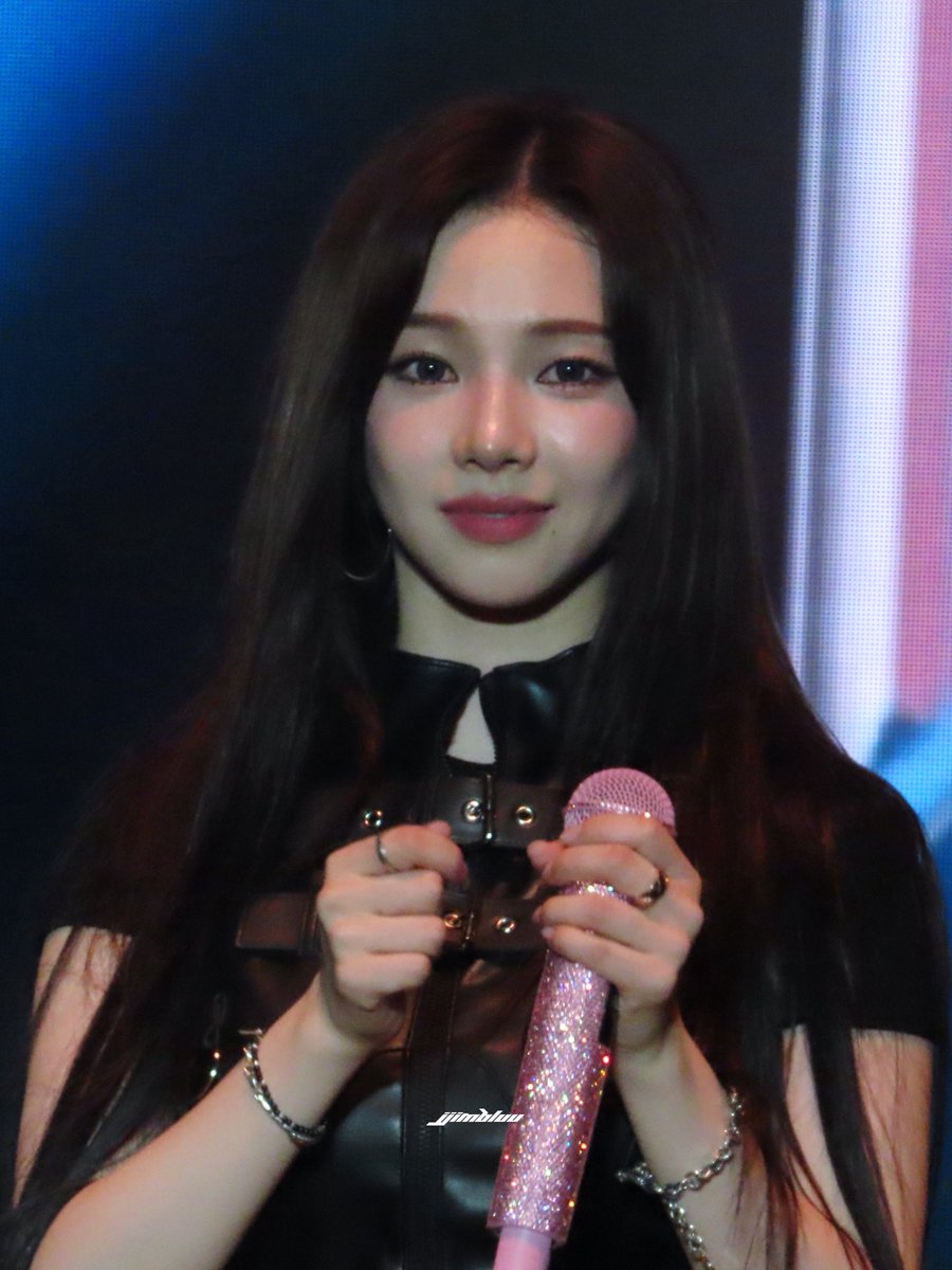 jjimbluu's tweet image. 250624 #카리나 우리 강아디 뭐해 ㅋㅋㅋㅋ