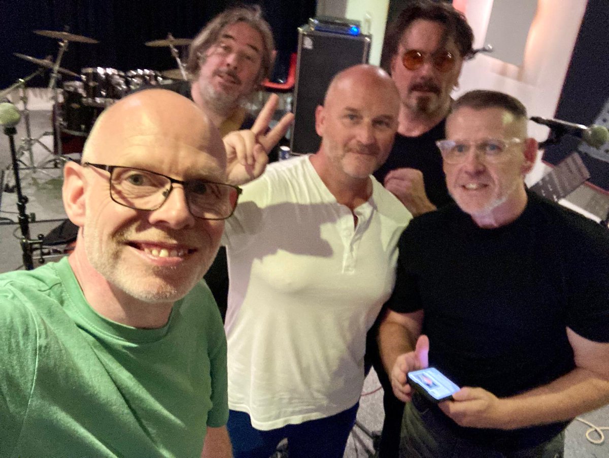 Mmajor7th's tweet image. A wonderful day at Berkeley 2 Studios in Glasgow today.
Possibly my favourite place on planet earth.
Reunion of my old band that split in 91/92.
Unsurprisingly we remembered every note, beat and nuance of the song.
We rehearsed them often enough back then.