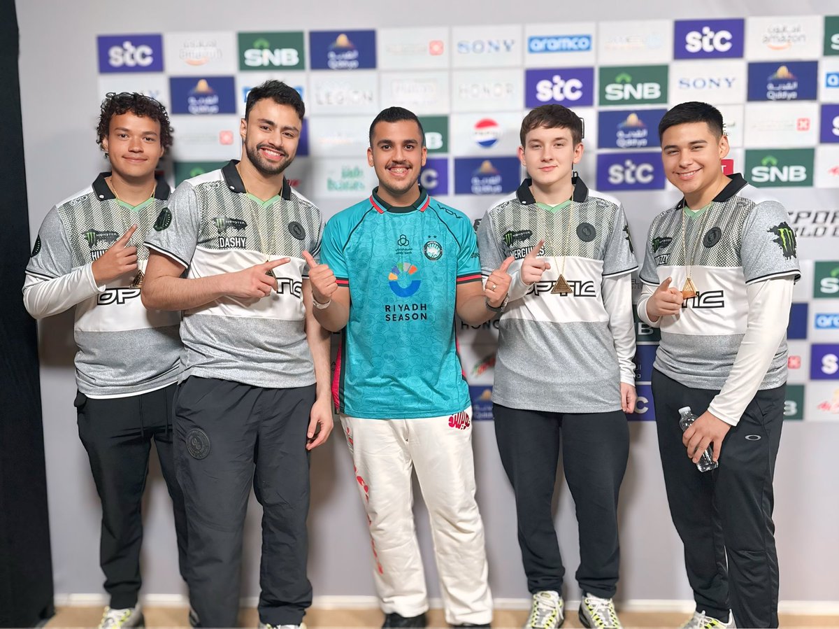 THE #GreenWall  NEVER FALLS - B2B2B Champions 🏆