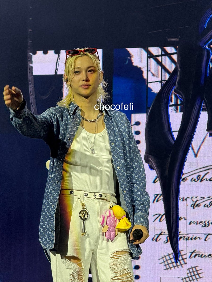 chocofefi's tweet image. my barbie princess fefi he looked SO beautiful i couldnβt stop taking pictures of him and filming him ππ©·π©΅ #dominATE_Paris #StrayKids #Felix